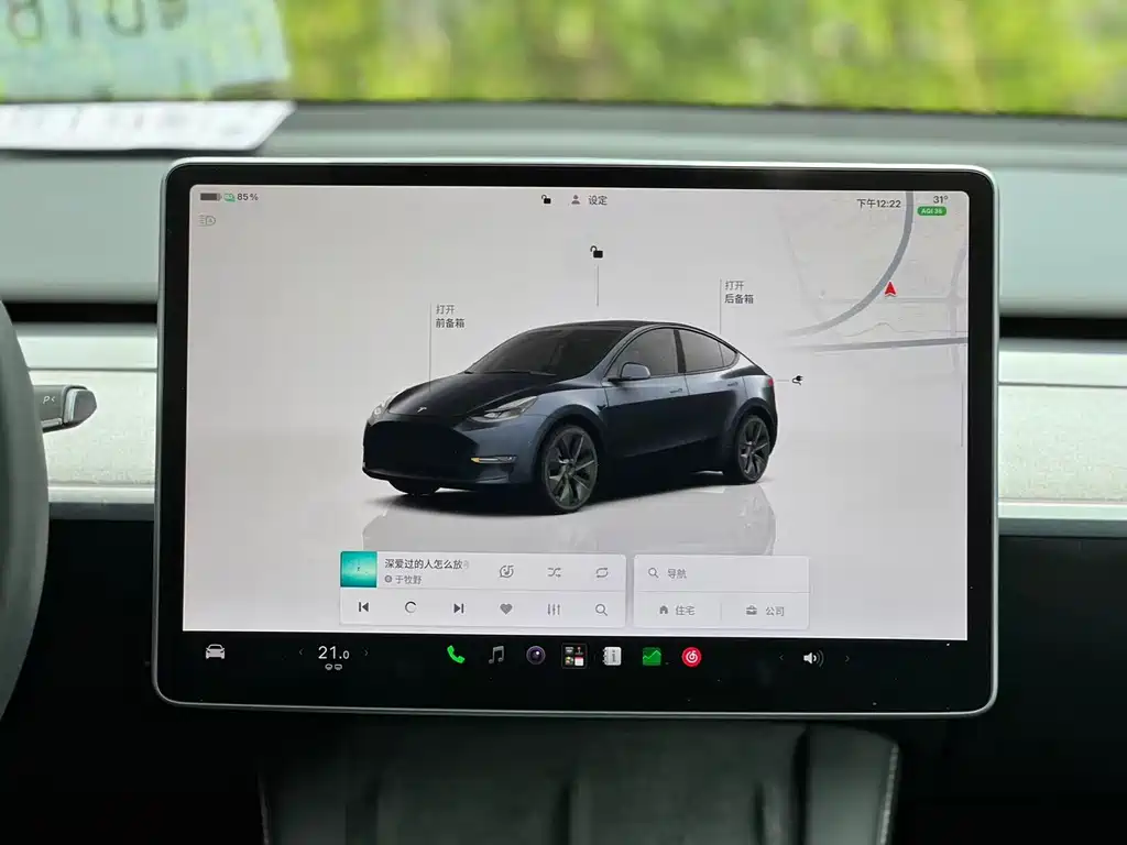 Tesla Model Y — миниатюра 16