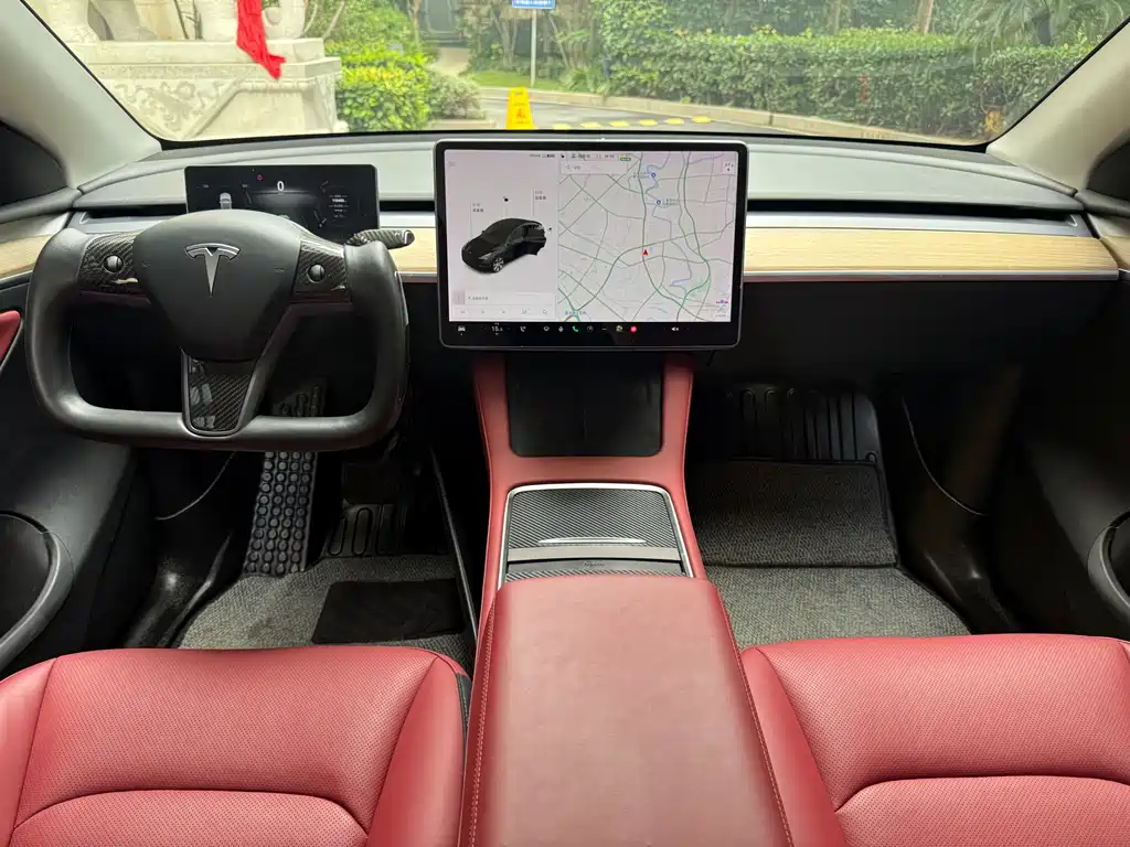 Tesla Model Y — миниатюра 8