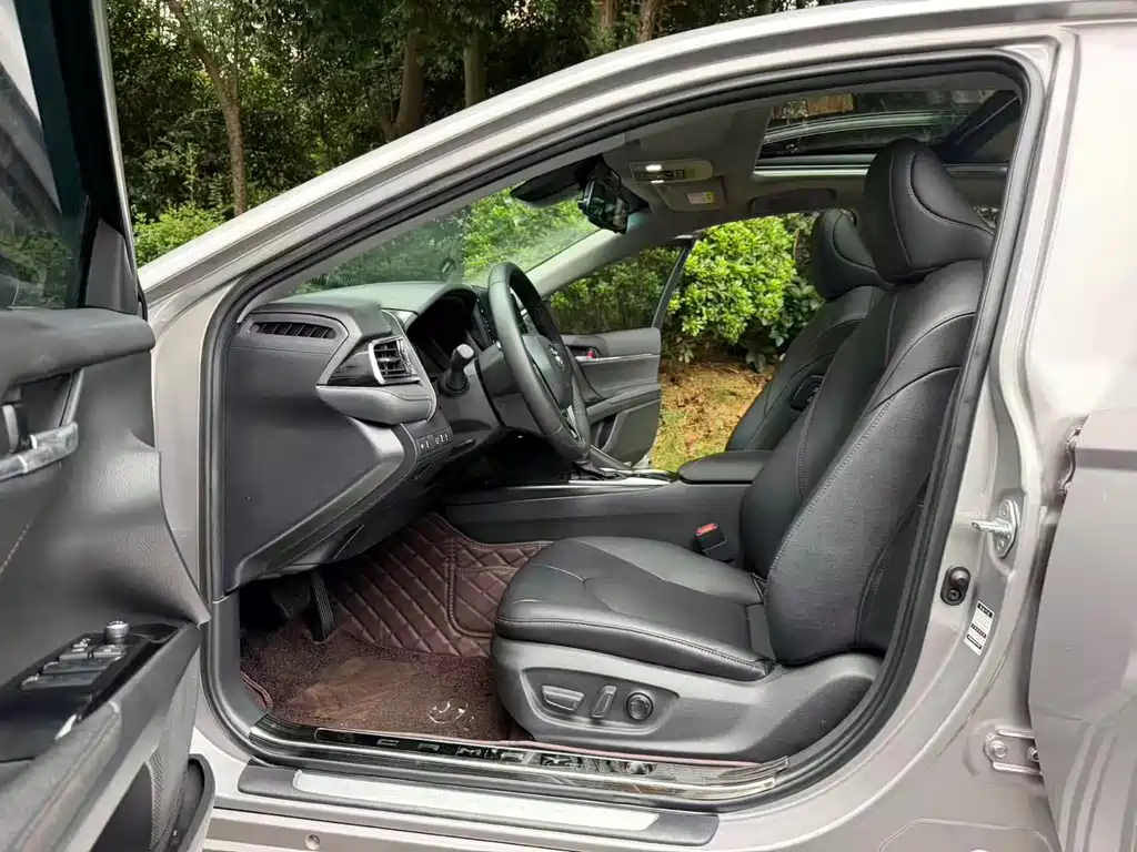 Toyota Camry — миниатюра 6