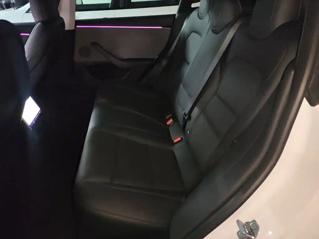 Tesla Model 3 — миниатюра 17