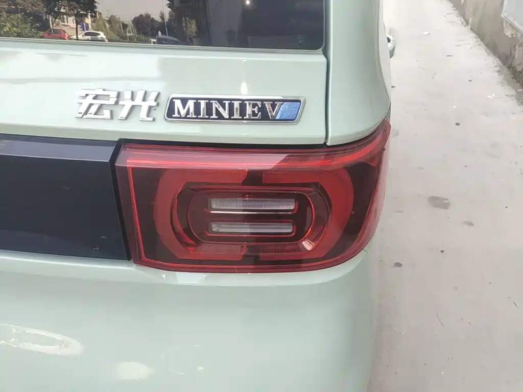 Wuling MINIEV — миниатюра 8