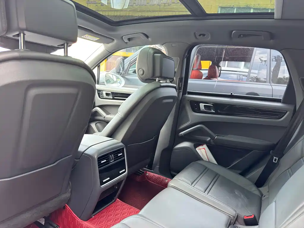 Porsche Cayenne — миниатюра 5