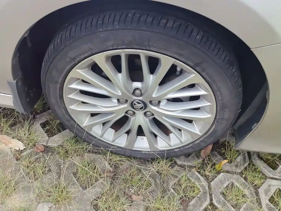 Toyota Camry — миниатюра 6