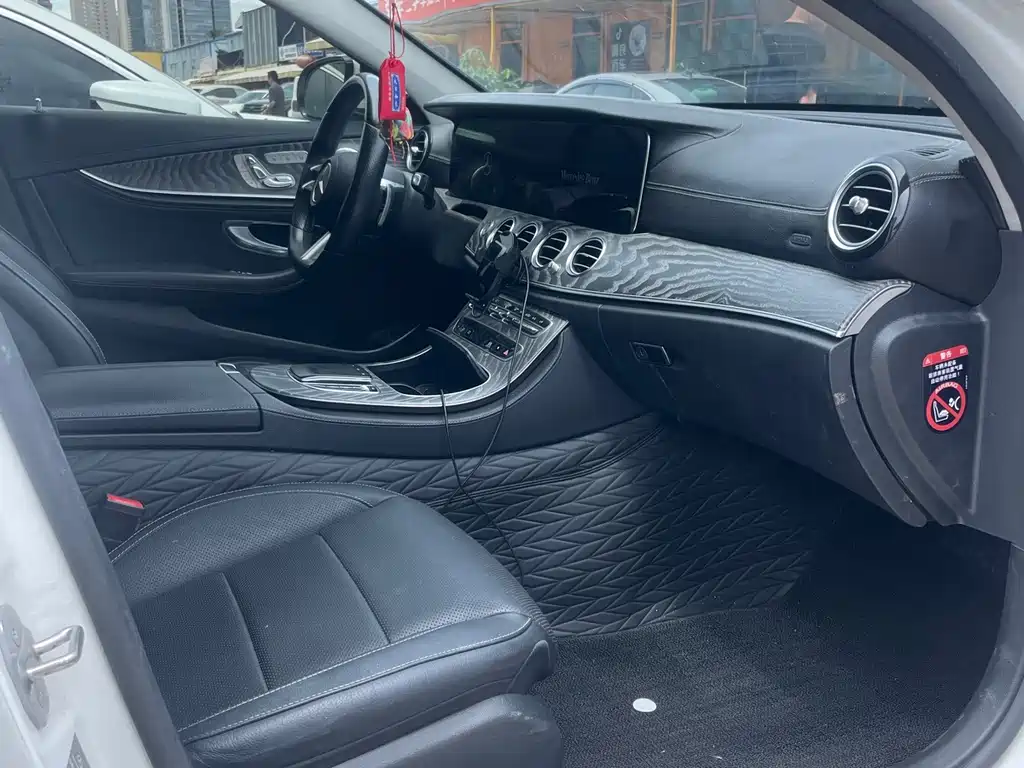 Mercedes-Benz E-Class — миниатюра 5