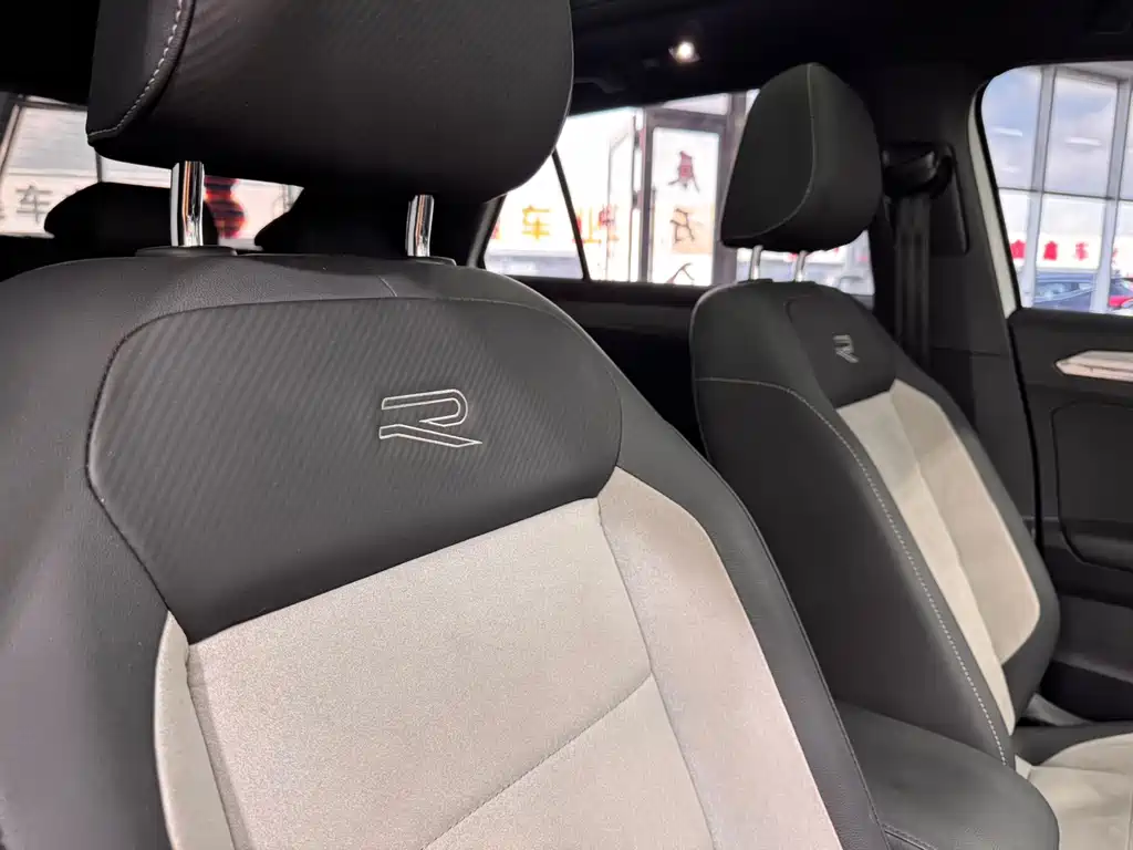 Volkswagen T-Roc — миниатюра 18
