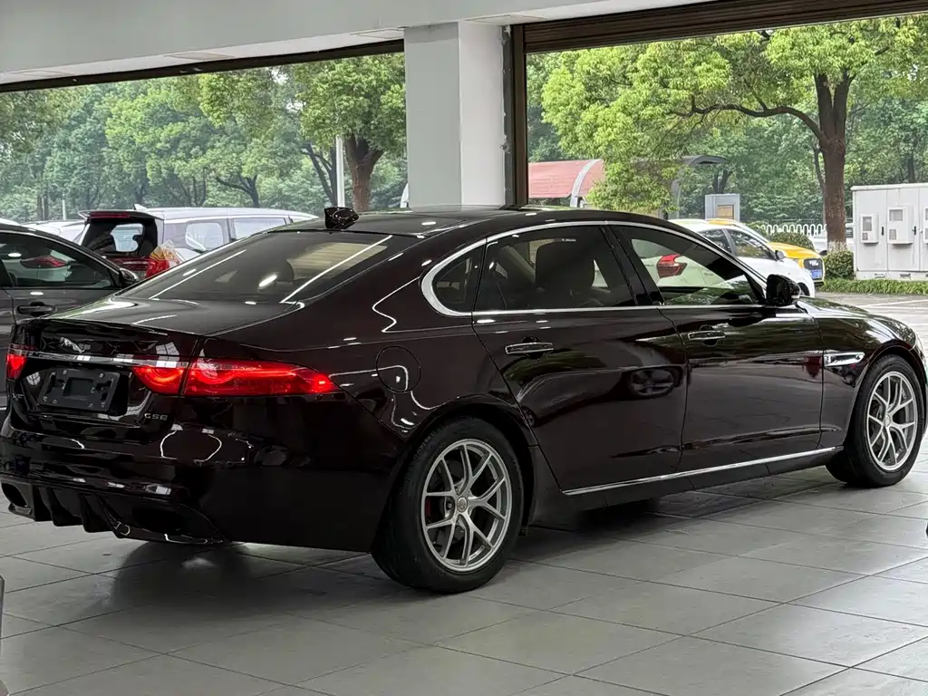 Jaguar XFL — миниатюра 9