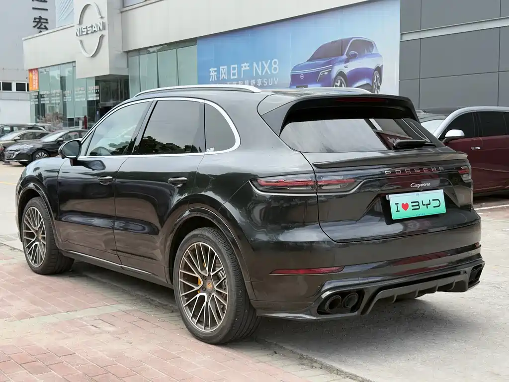 Porsche Cayenne — миниатюра 6