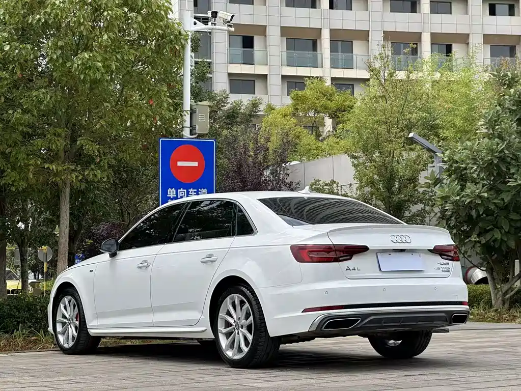 Audi A4L — миниатюра 7