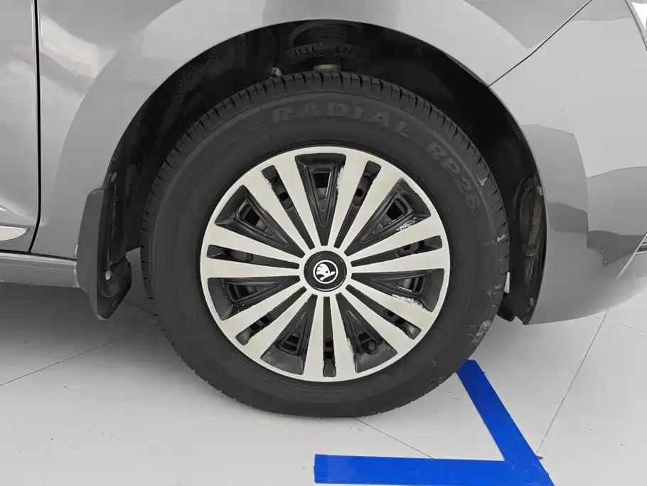 Skoda Rapid — миниатюра 6