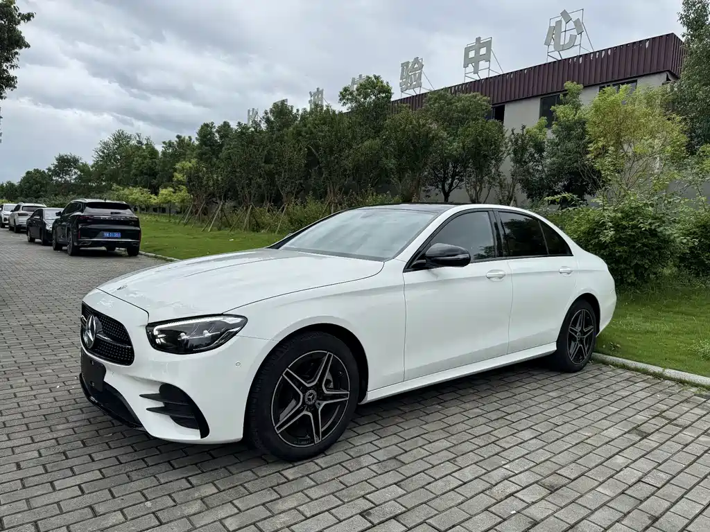 Mercedes-Benz E-Class (Import) — миниатюра 3