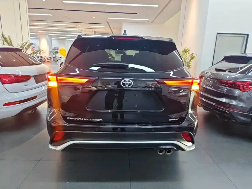 Toyota Crown Kluger — миниатюра 6