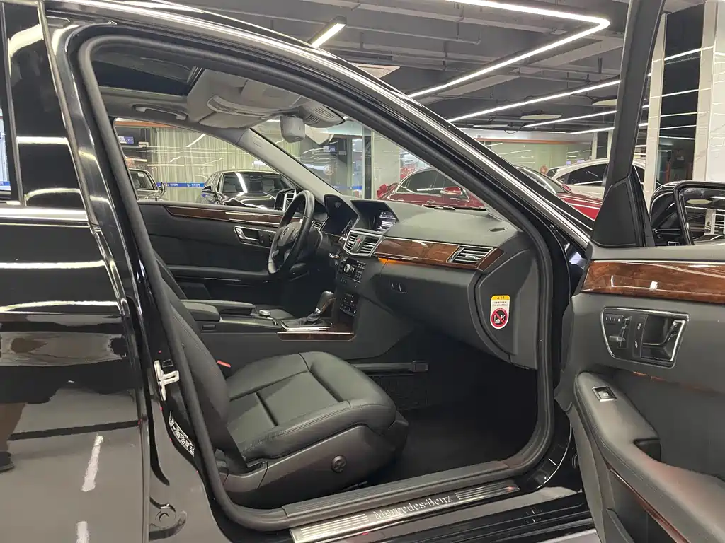 Mercedes-Benz E-Class — миниатюра 8