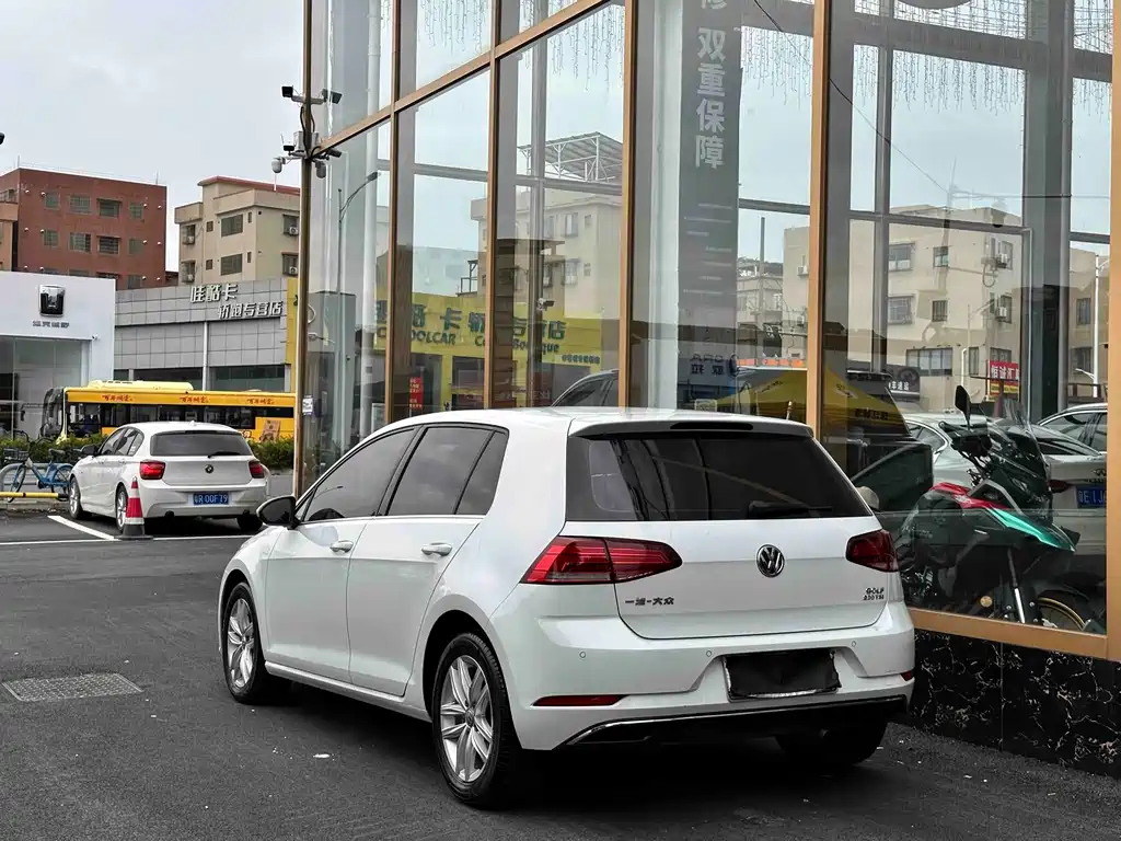 Volkswagen Golf — миниатюра 24