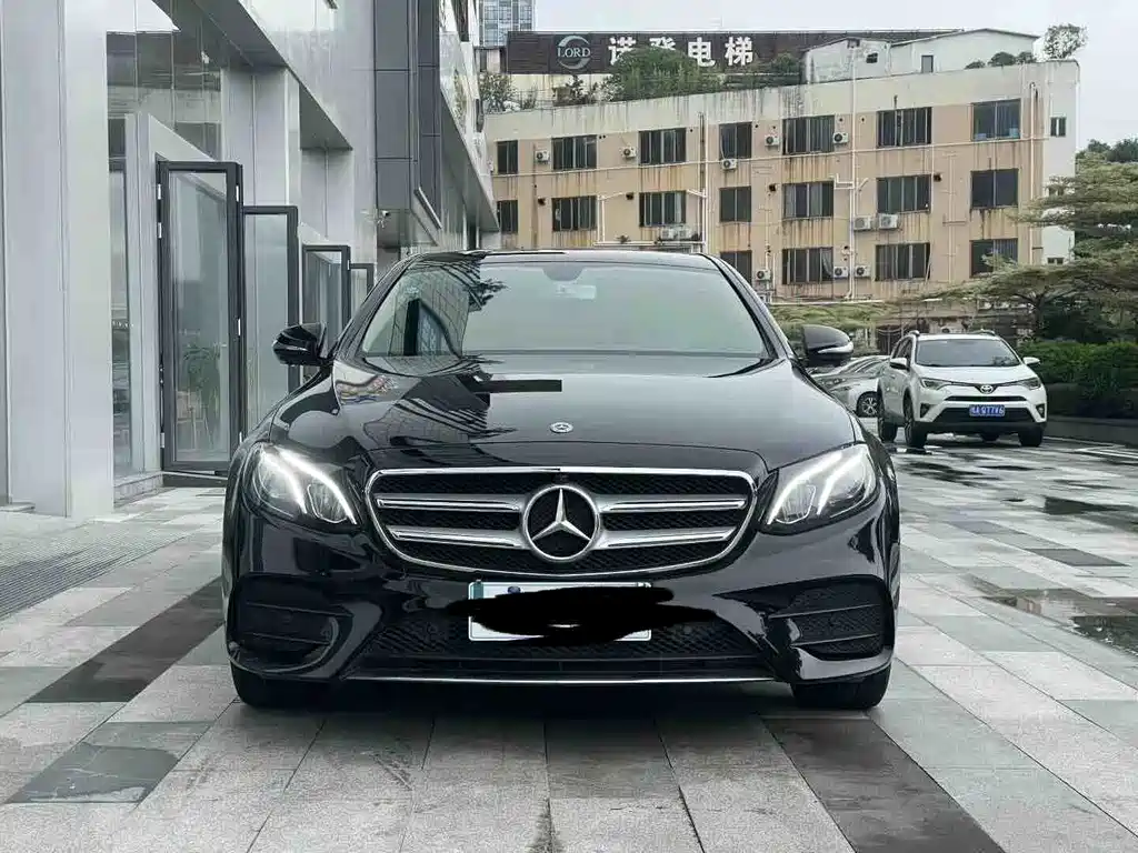 Mercedes-Benz E-Class — миниатюра 7