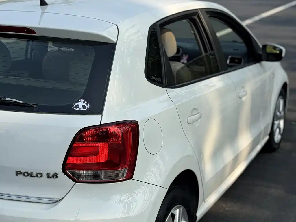 Volkswagen Polo 2011 1.6L AT