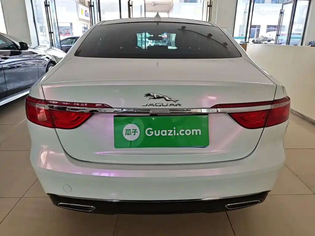 Jaguar XFL — миниатюра 6