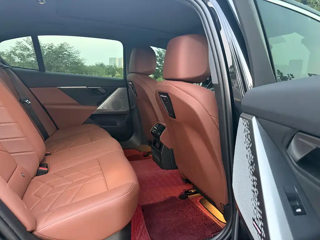 BMW 5 Series — миниатюра 14