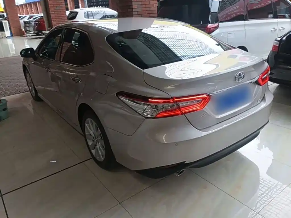 Toyota Camry — миниатюра 5