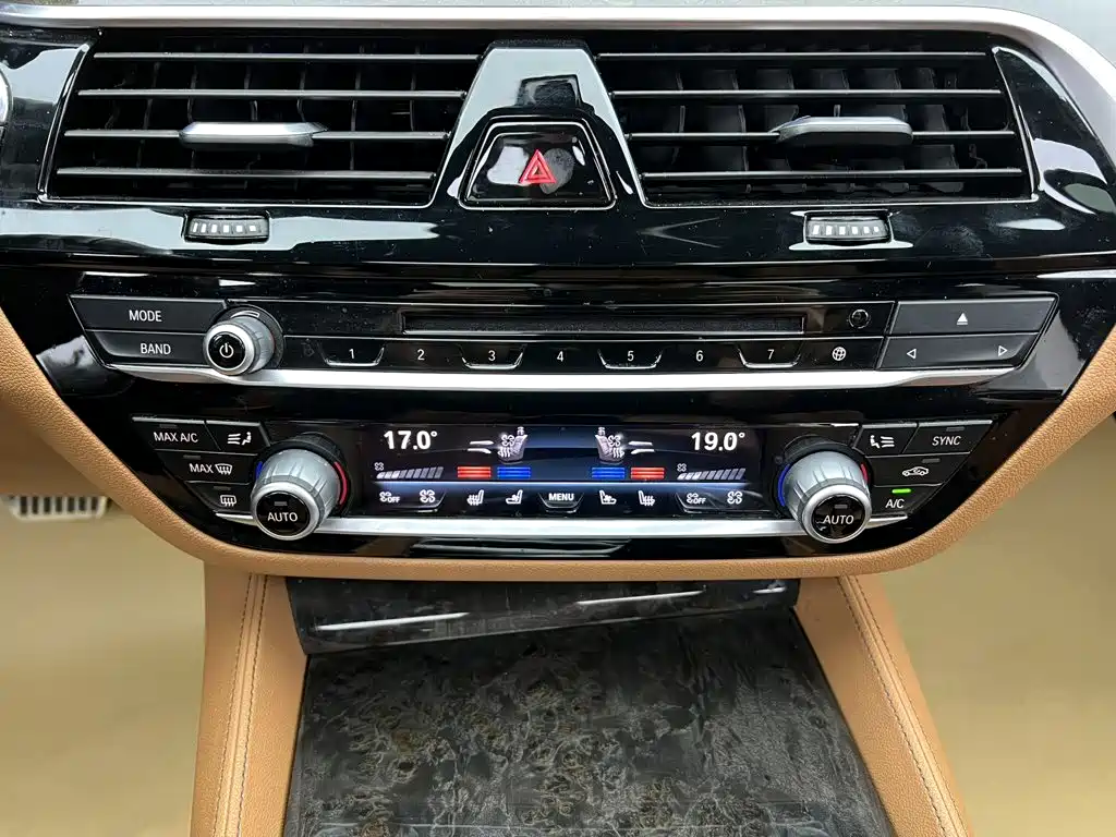 BMW 5 Series — миниатюра 48