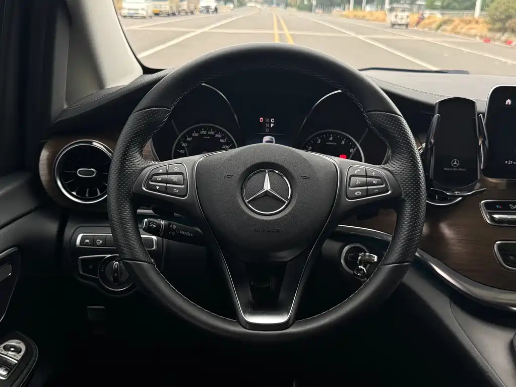Mercedes-Benz V-Class — миниатюра 28