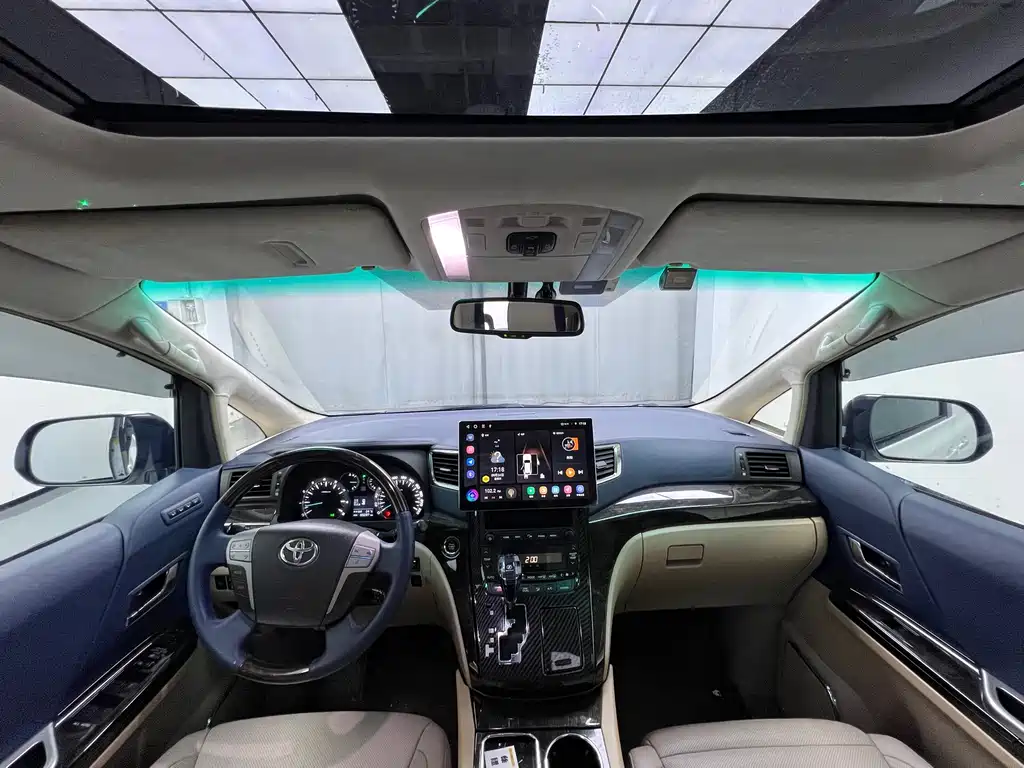 Toyota Alphard — миниатюра 9