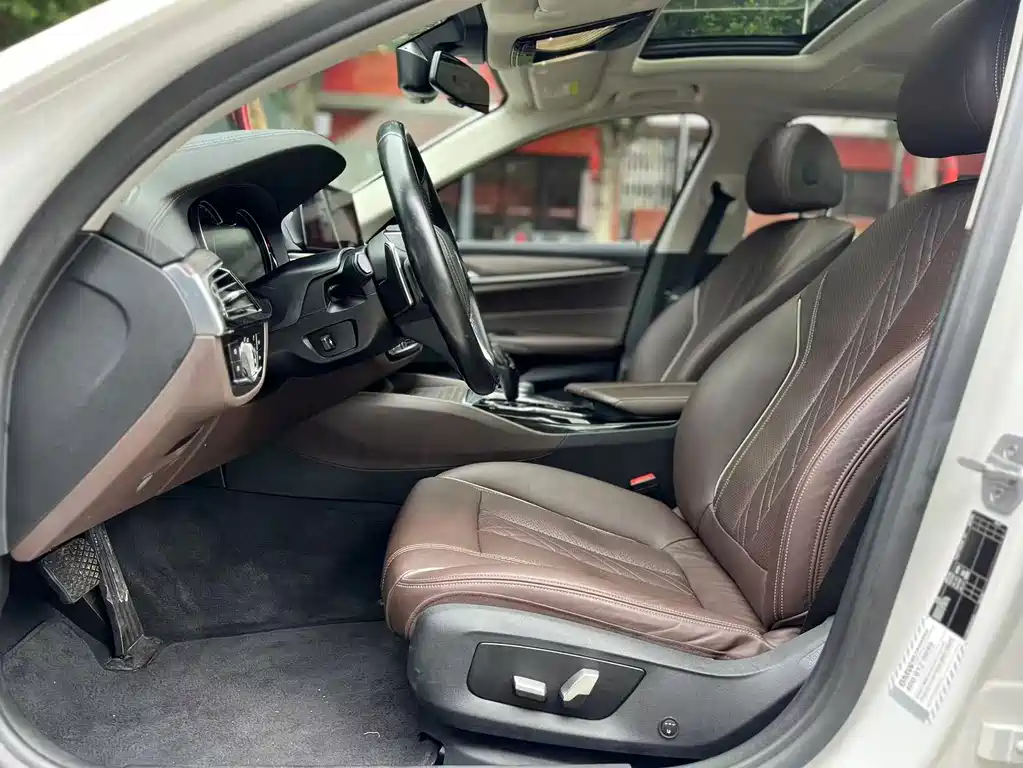 BMW 5 Series — миниатюра 4