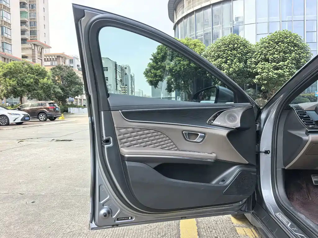BYD Han — миниатюра 16