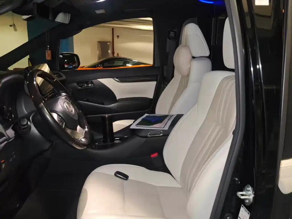 Lexus LM — миниатюра 4