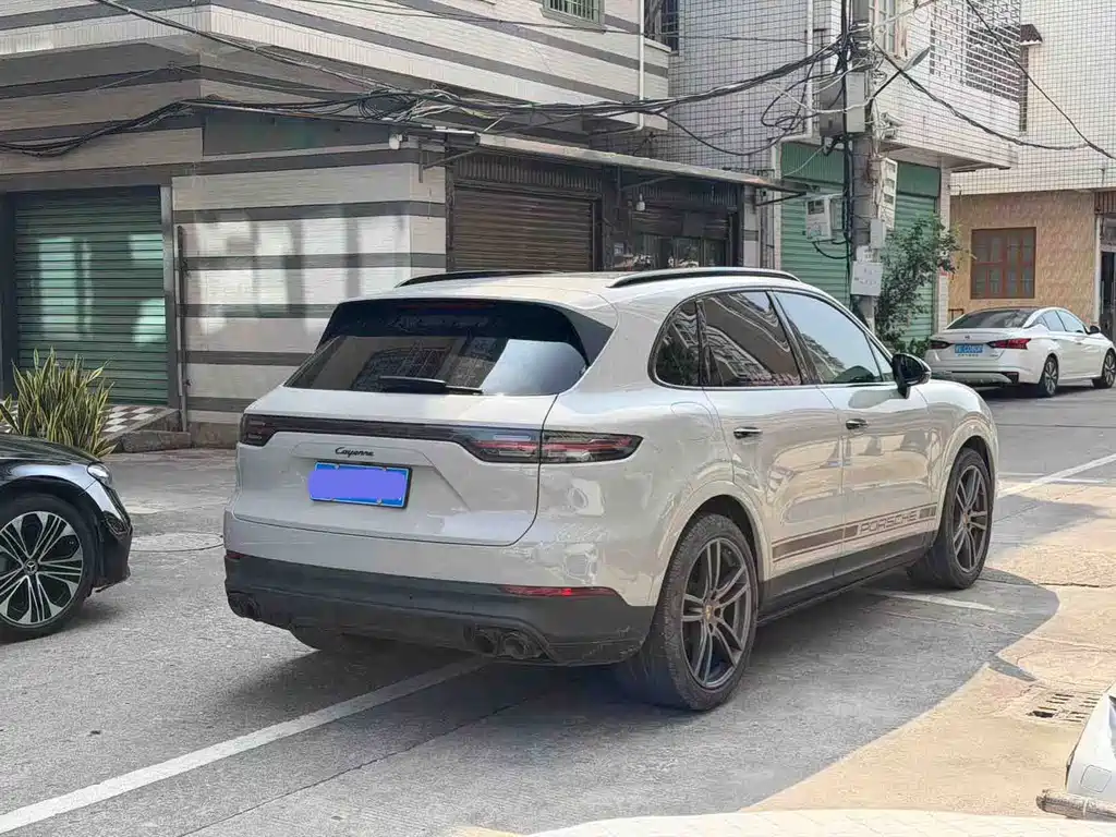 Porsche Cayenne — миниатюра 3