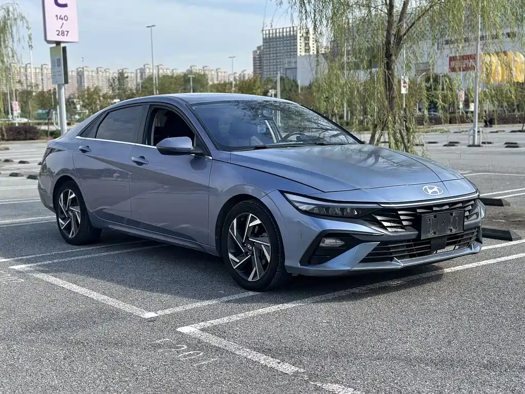 HYUNDAI ELANTRA
