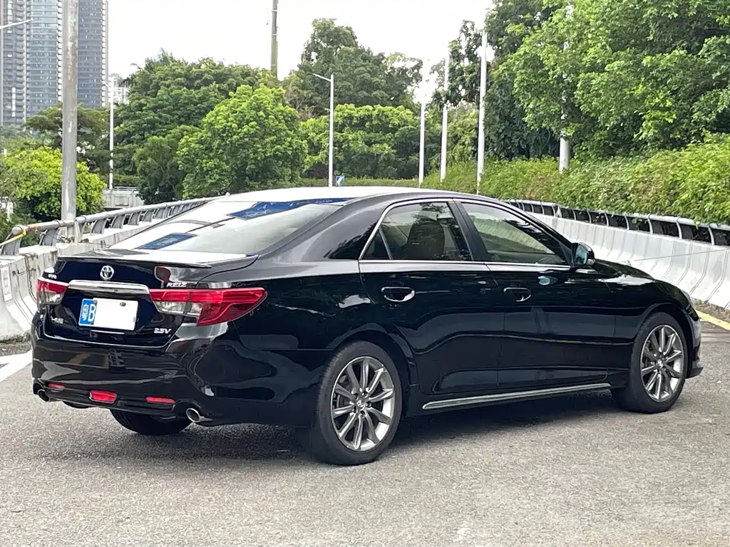 Toyota Reiz — миниатюра 3