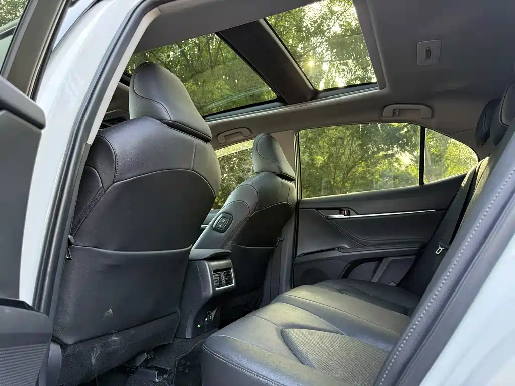 Toyota Camry — миниатюра 9