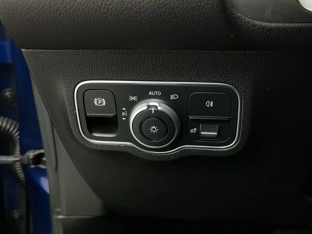 Mercedes-Benz GLB — миниатюра 21