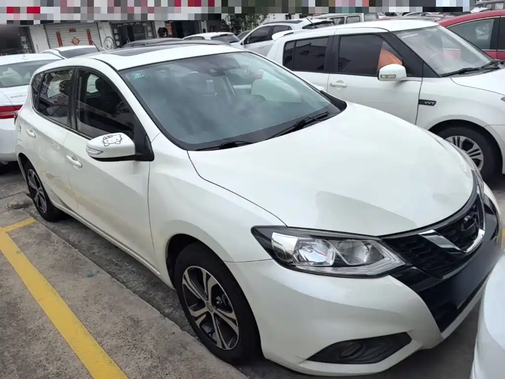 Nissan Tiida — миниатюра 4