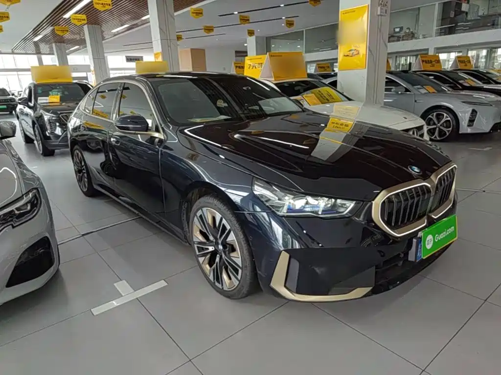 BMW 5 Series — миниатюра 4