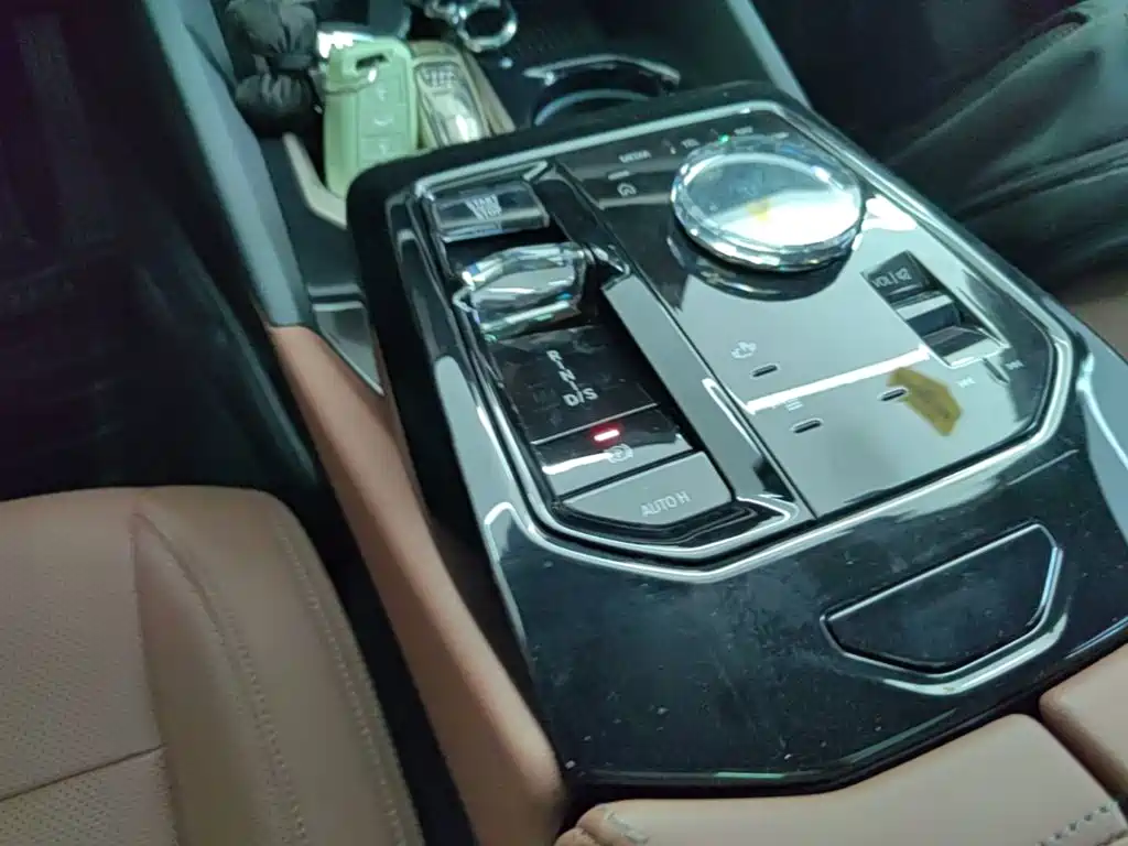 BMW 5 Series — миниатюра 14