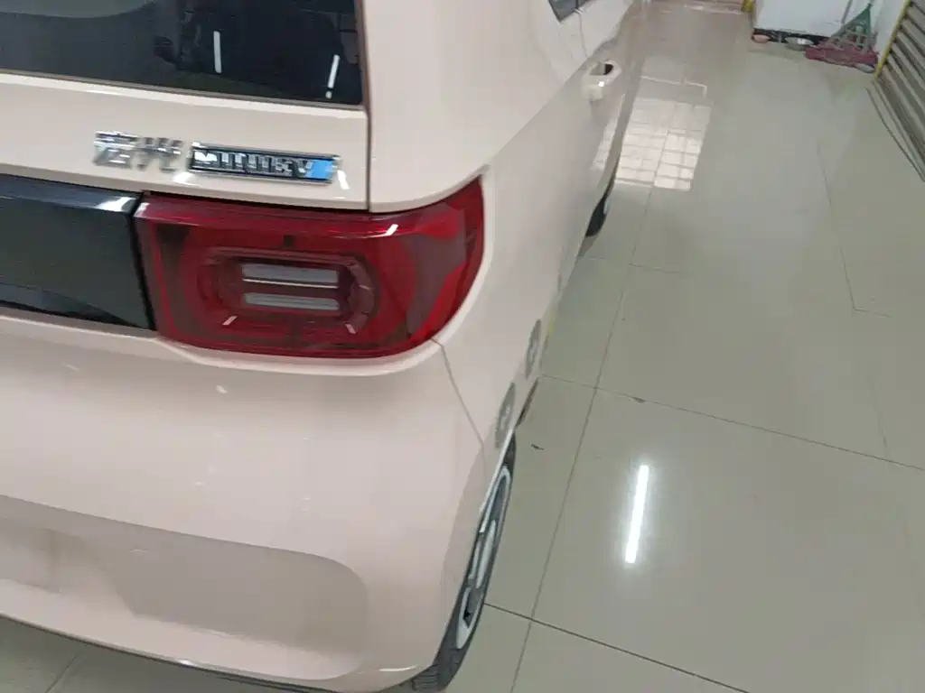 Wuling MINIEV — миниатюра 8
