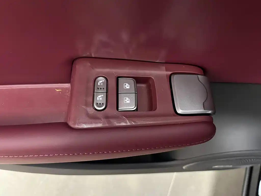 Hongqi Hongqi HS6 PHEV — миниатюра 23