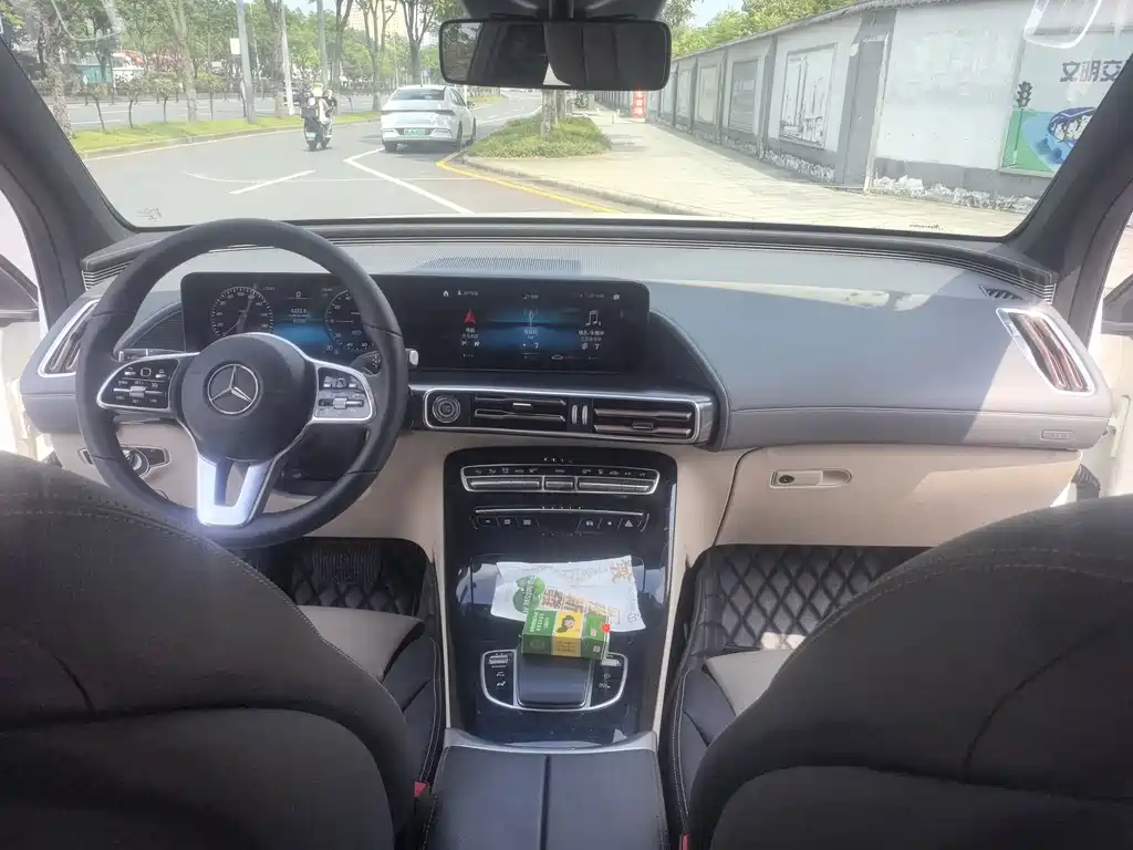 Mercedes-Benz EQC — миниатюра 14