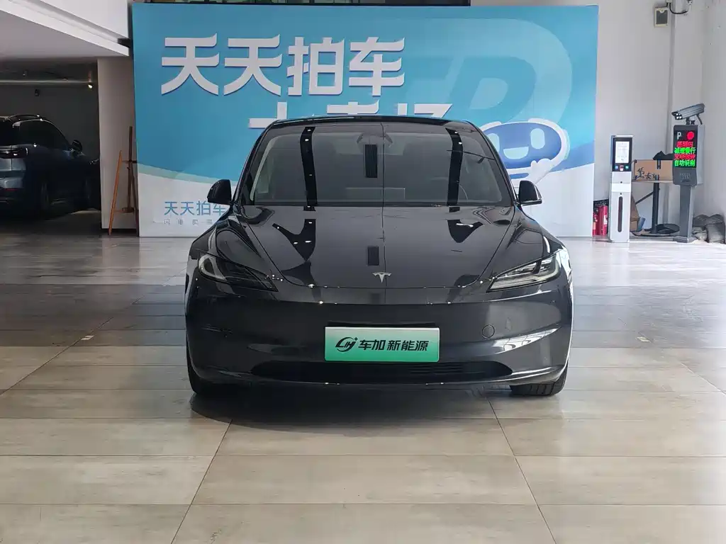 Tesla Model 3 — миниатюра 2