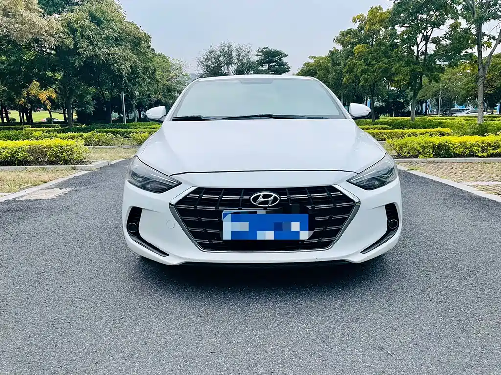 Hyundai Elantra — миниатюра 2
