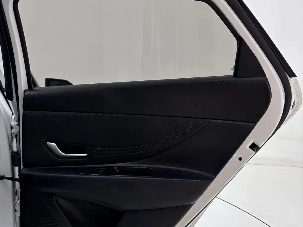 Hyundai Elantra — миниатюра 22