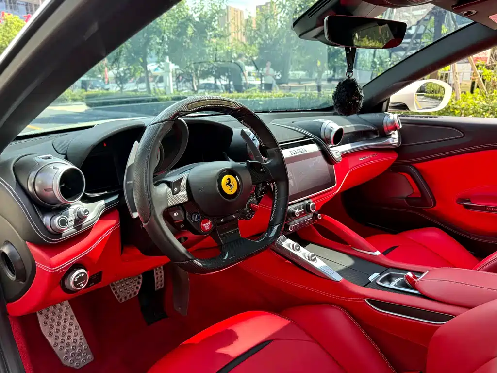Ferrari GTC4Lusso — миниатюра 4