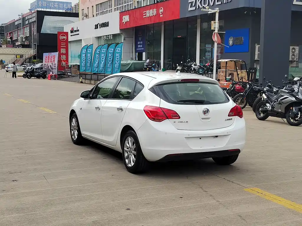 Buick Excelle — миниатюра 10
