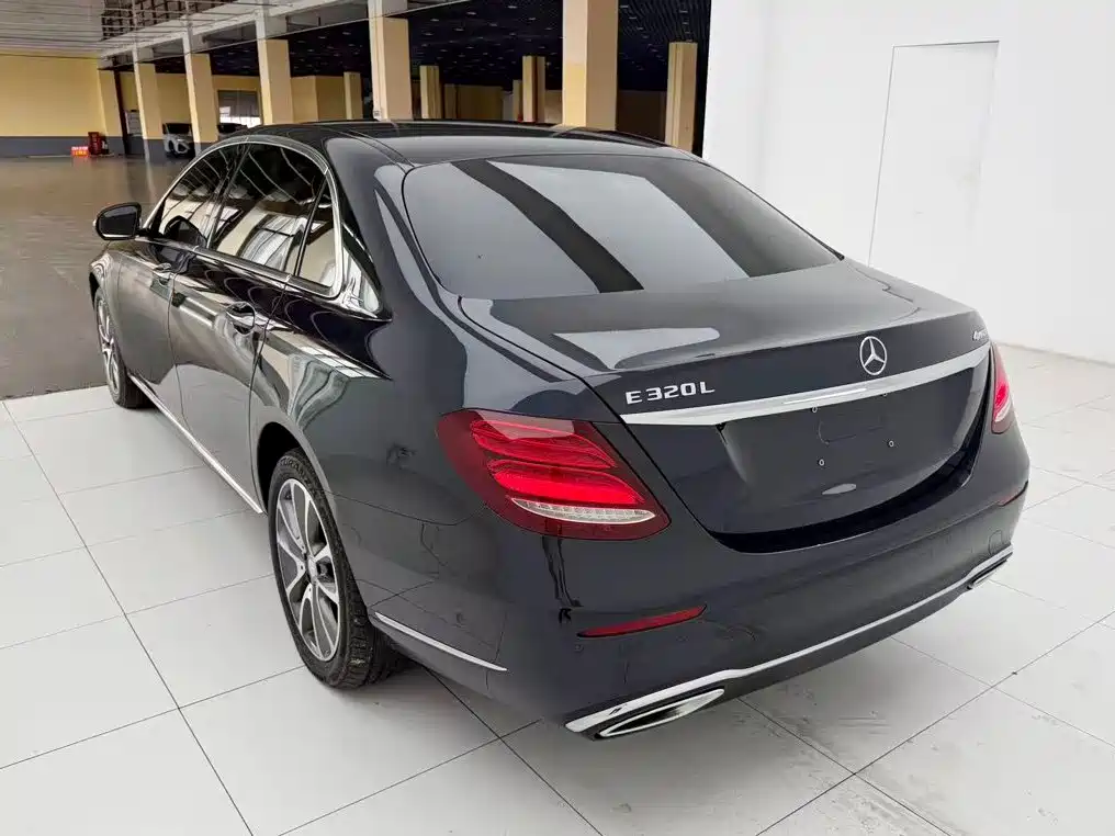 Mercedes-Benz E-Class — миниатюра 7