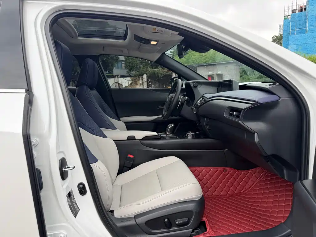 Lexus UX New Energy — миниатюра 10