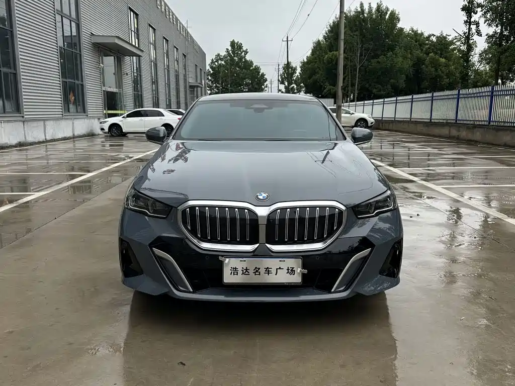 BMW 5 Series — миниатюра 2
