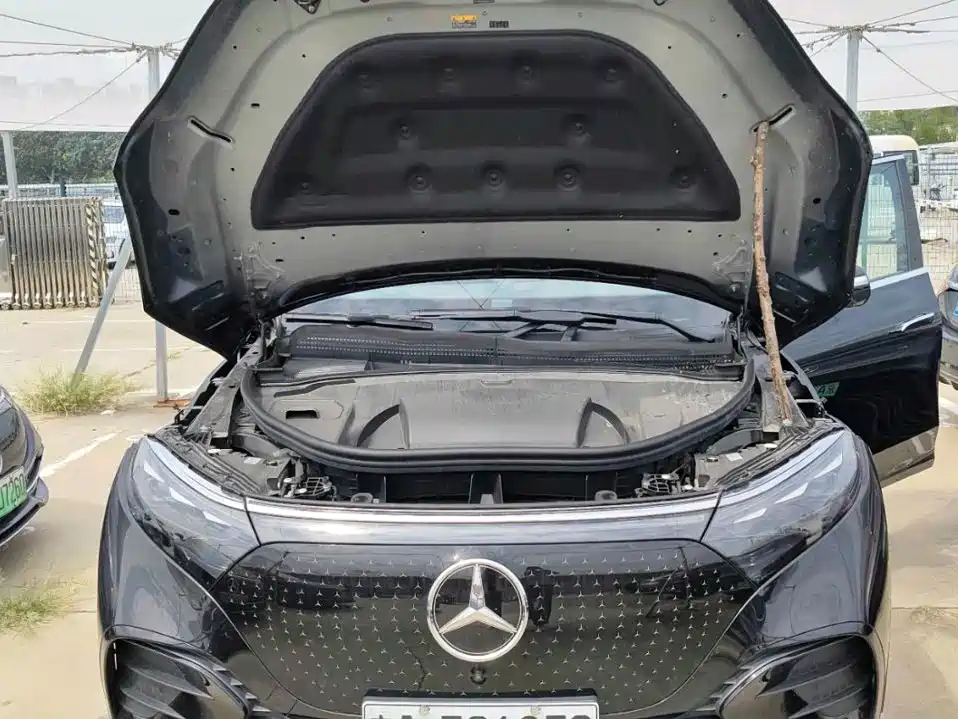 Mercedes-Benz EQS SUV — миниатюра 9