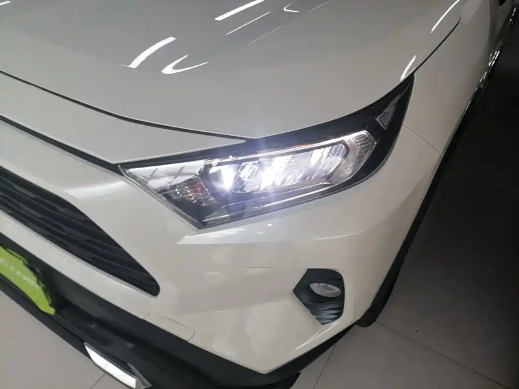 Toyota RAV4 — миниатюра 24
