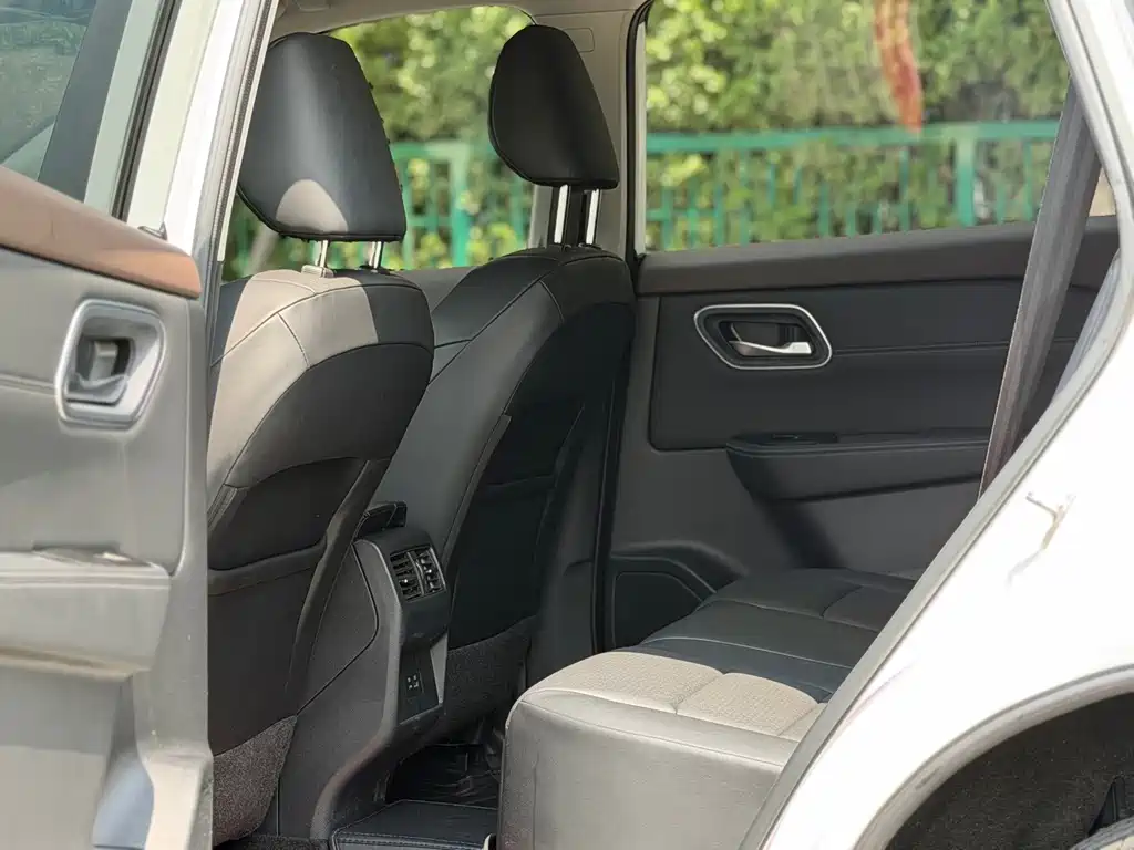 Nissan X-Trail — миниатюра 8